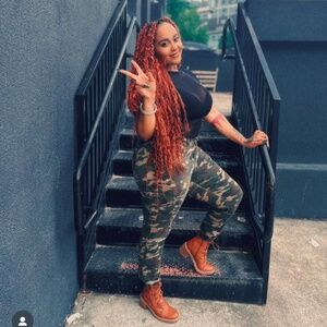 Meet your Posher, Joy